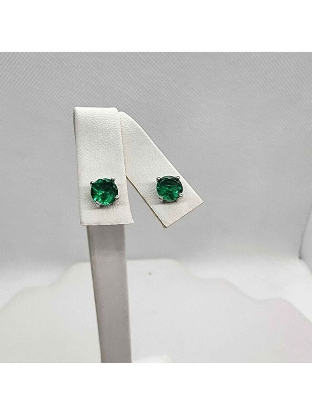 Brand New – Sterling Silver 925 Green Gemstone Stud Earrings